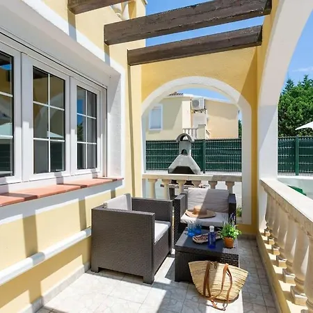 Can Esmo! 6 Hosts, 3 Bedrooms And A Private Pool *