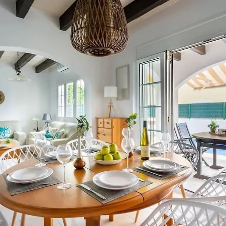 Can Esmo! 6 Hosts, 3 Bedrooms And A Private Pool *