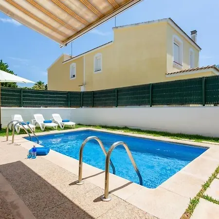 Can Esmo! 6 Hosts, 3 Bedrooms And A Private Pool *
