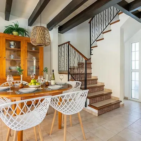 Feriehus Can Esmo! 6 Hosts, 3 Bedrooms And A Private Pool Cala en Bosc